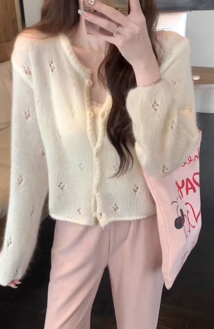Kvinder cardigan med delikat blomsterkrans og elegante knapper Stilla