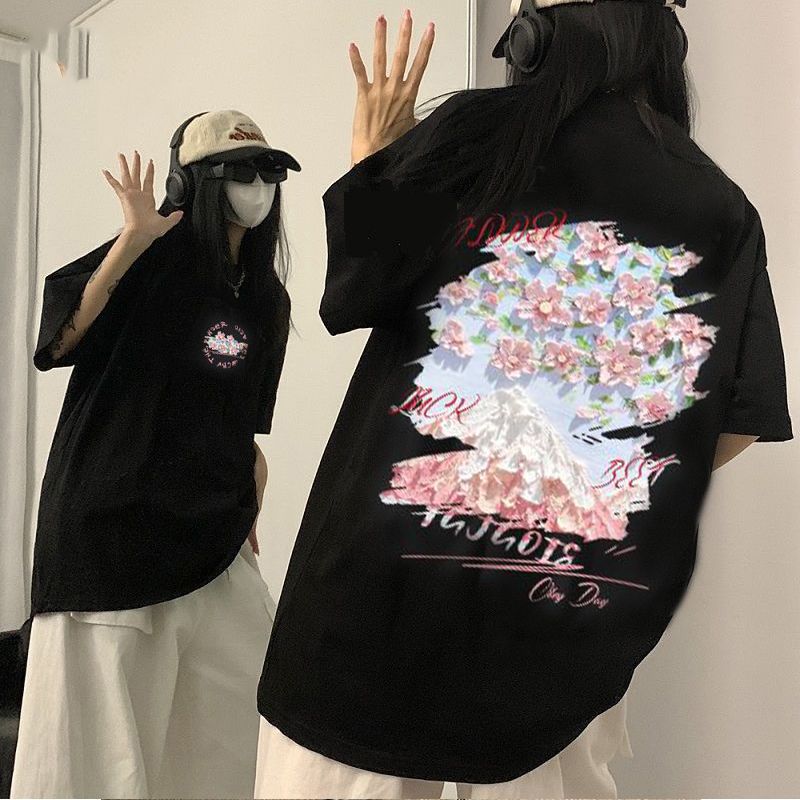 Dame T-shirt med kunstnerisk bjerg- og blomstermotiv Stilla
