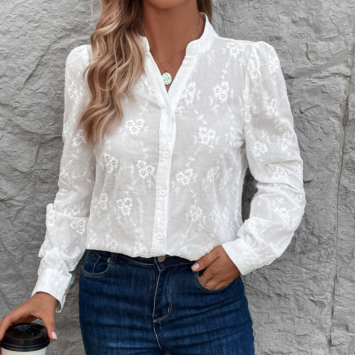 Damebluse med fint broderi Stilla
