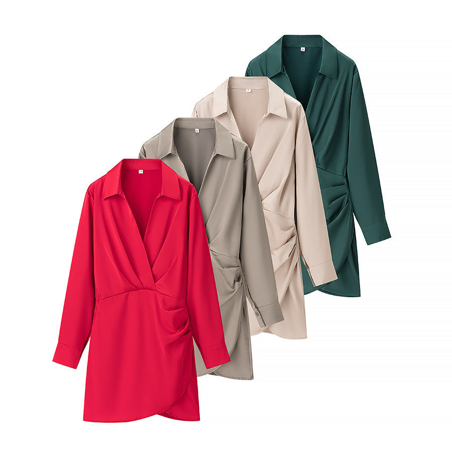 Dame indpakningsblusekjole med elegant drapering og moderne krave Stilla