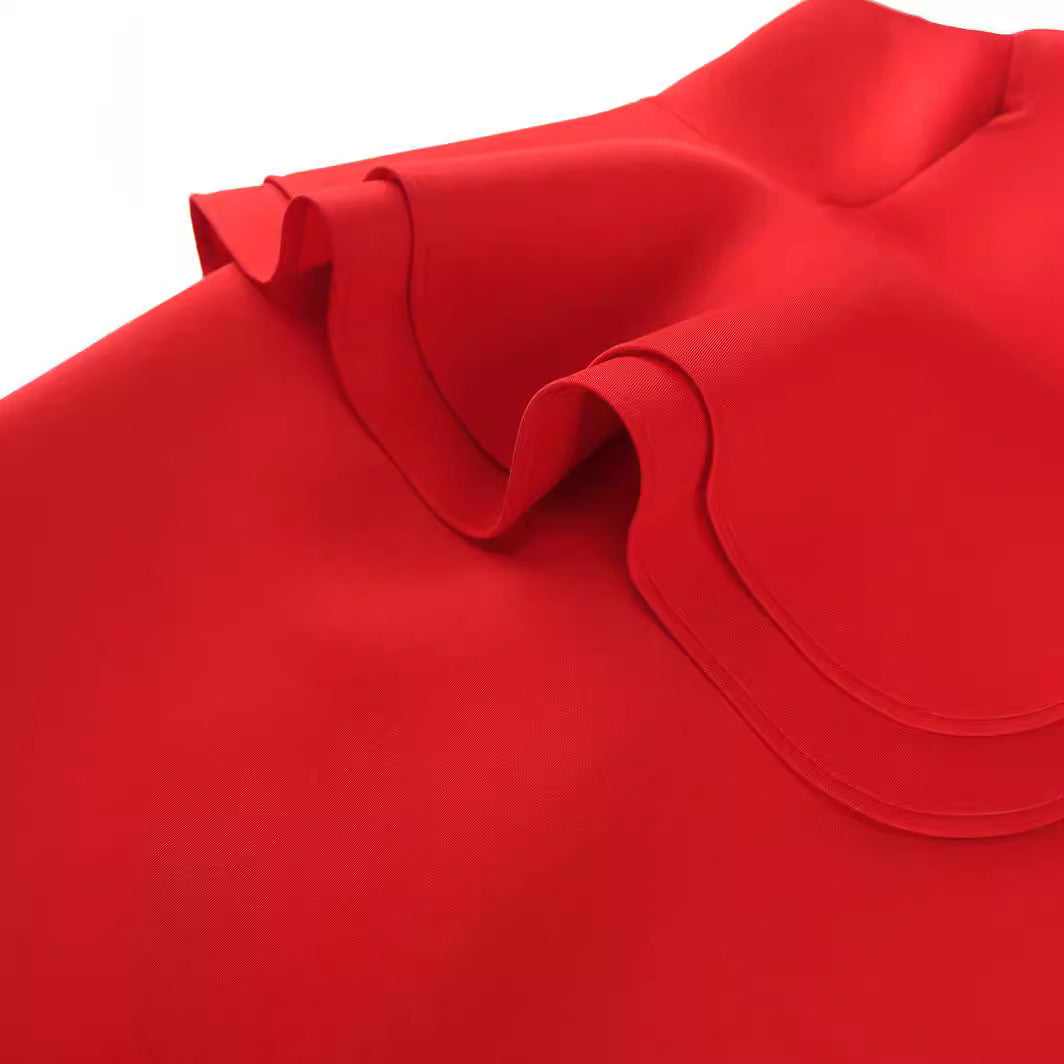 Dame Elegant aftenkjole med asymmetrisk design og flæse droner