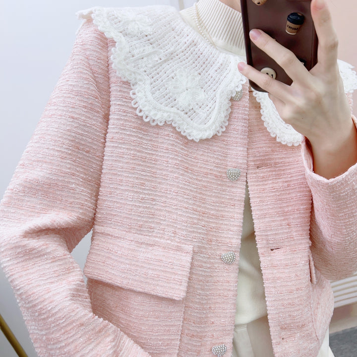 Dame Boucle-jakke med elegant spidse krave og dekorative knapper Stilla