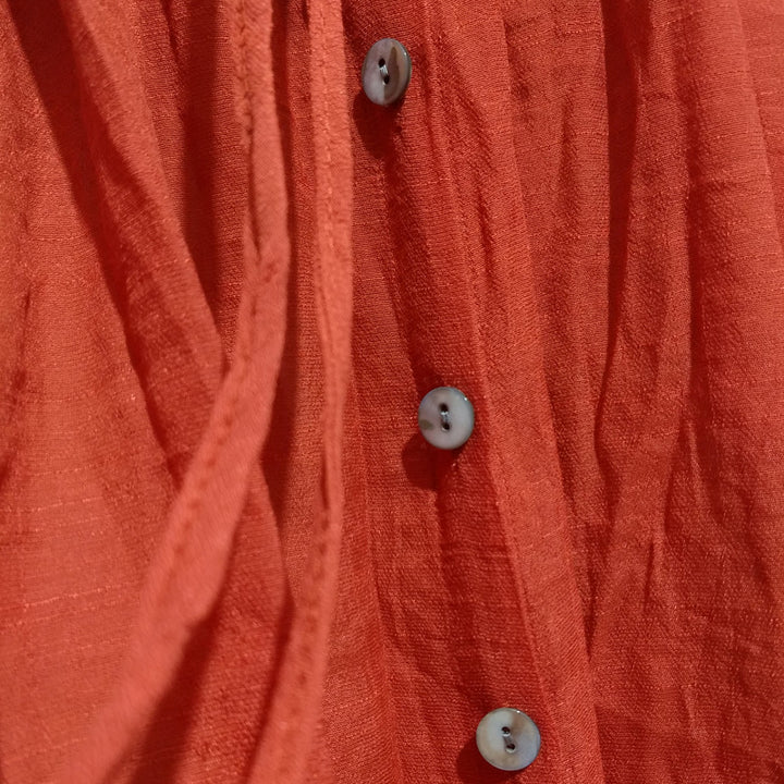 Dame afslappet bluse med elegante knapdetaljer og luftig pasform Stilla