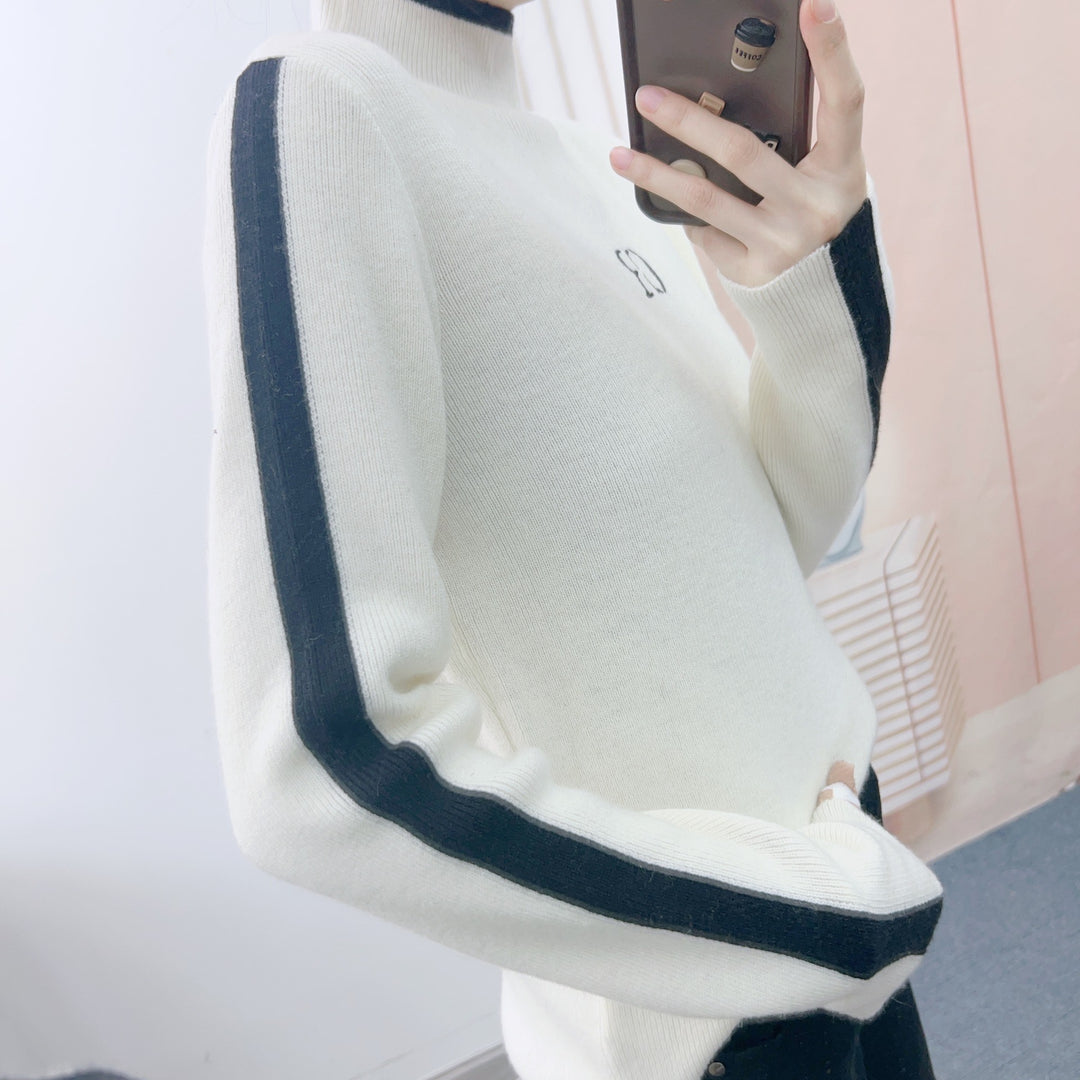 Dame elegant rullekrave sweater med kontrastærmer og moderne design Stilla