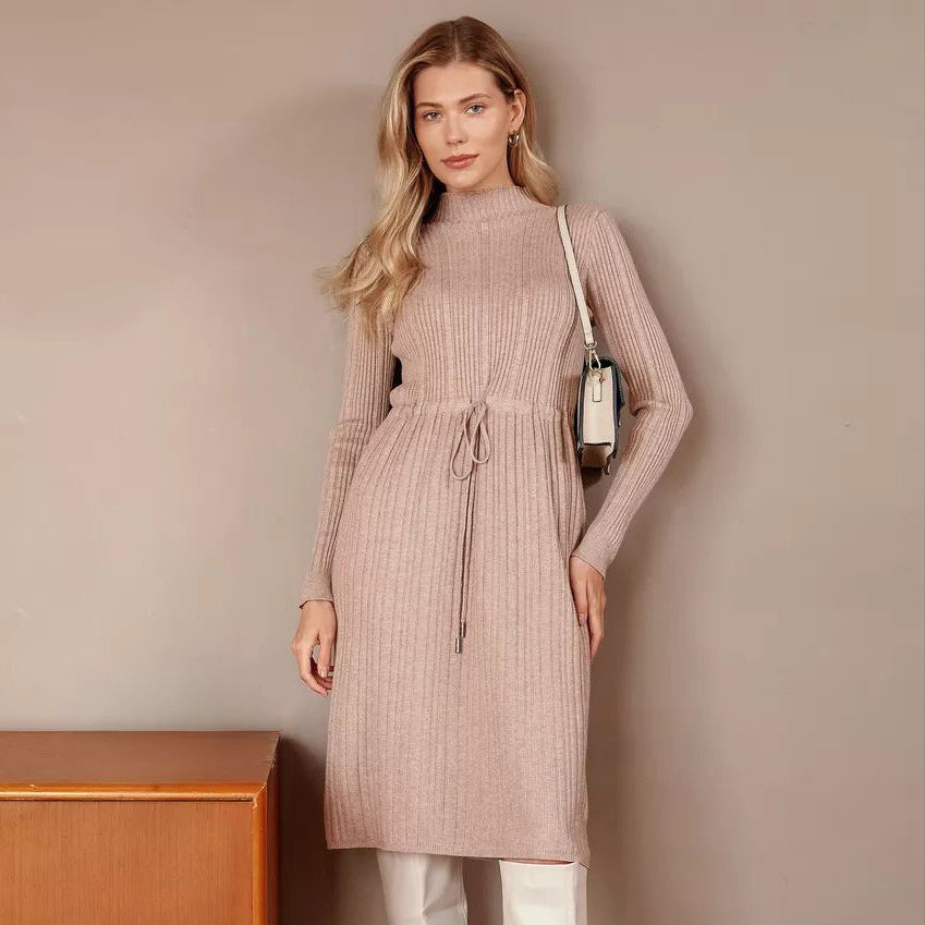 Dame strikkjole med taljebånd og elegant ståkrave Stilla