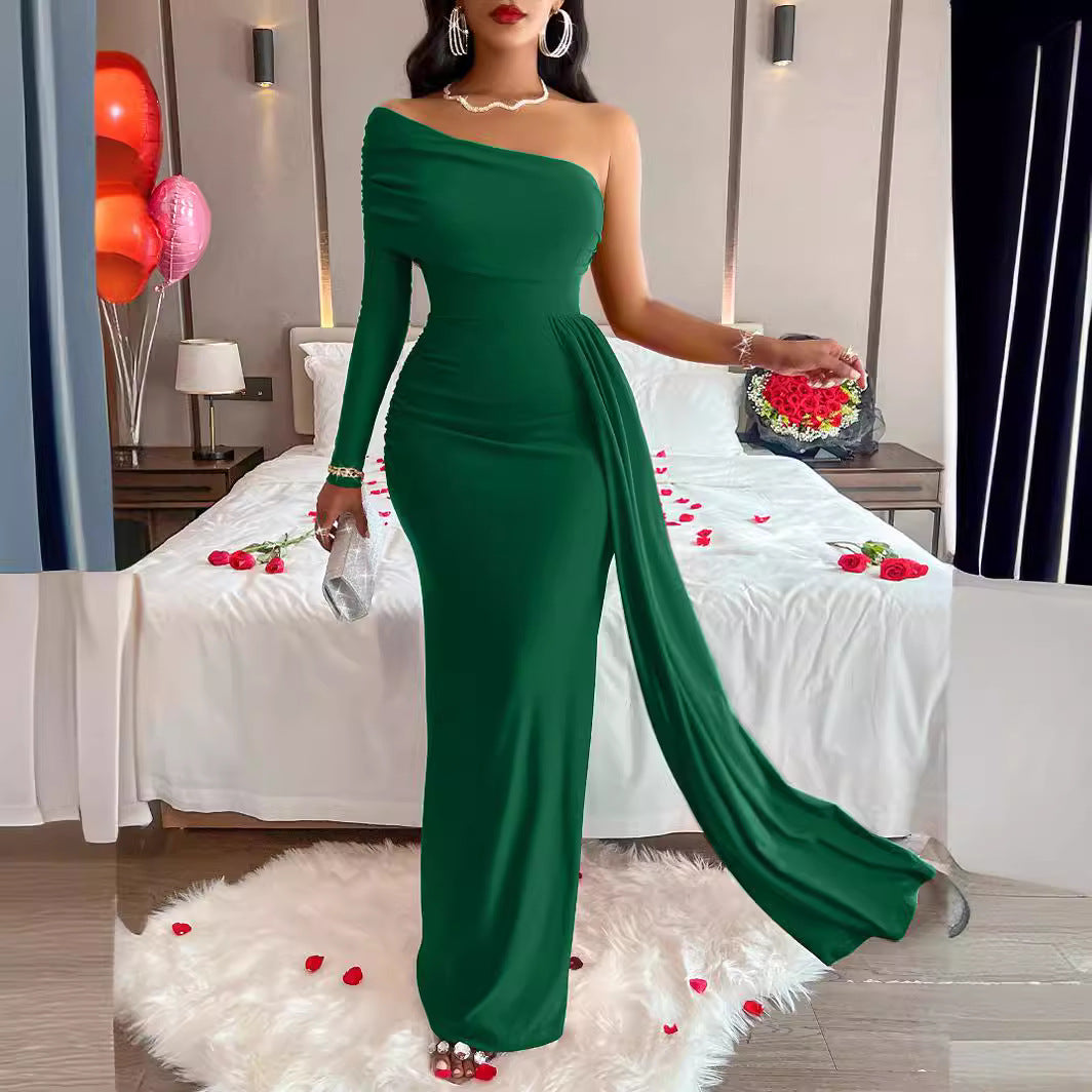 Dame elegant omslagskjole med asymmetrisk one-shoulder-design og flydende skørt Stilla