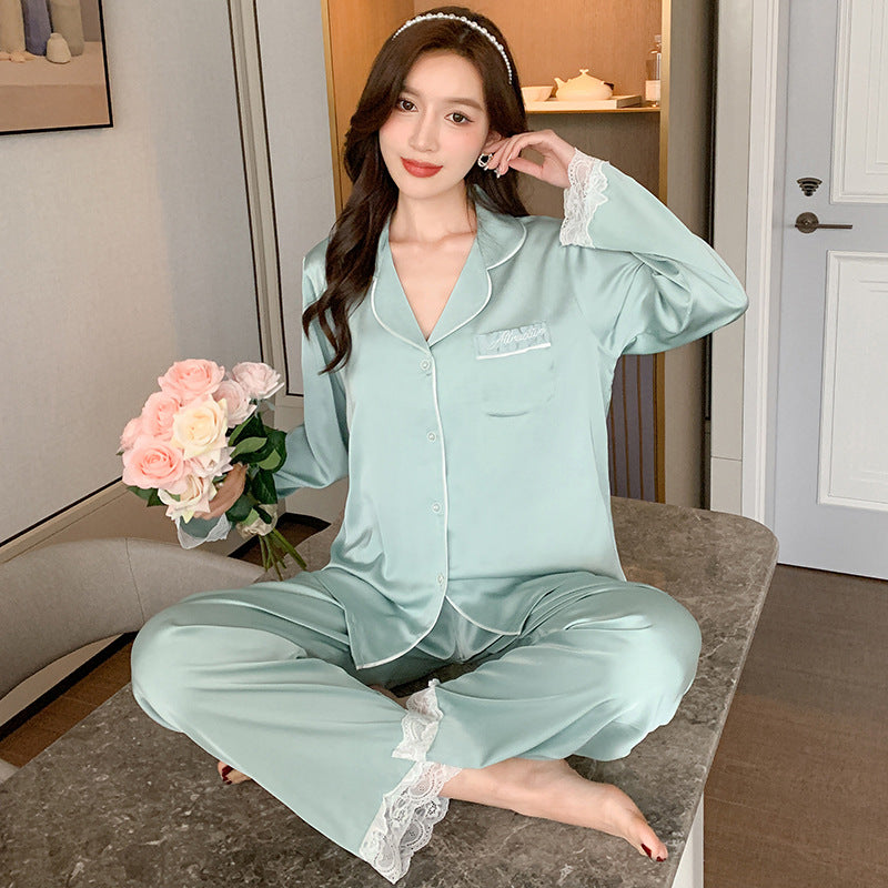 Dame Satin Pyjamasæt med elegante spidsærmer og knapbar top Stilla