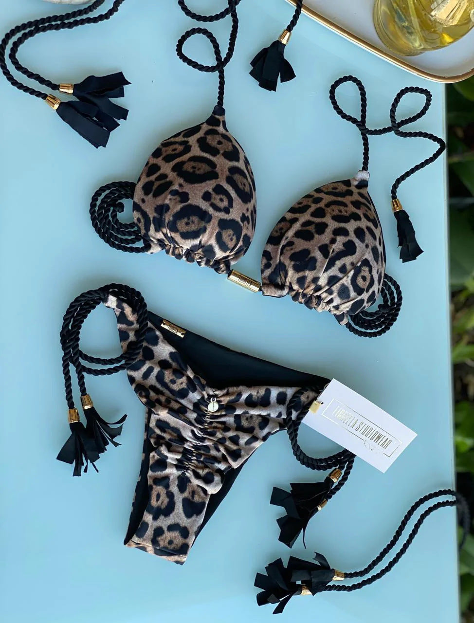 Dame bikini-sæt med elegant leopardmønster og moderne kvaster Skovae