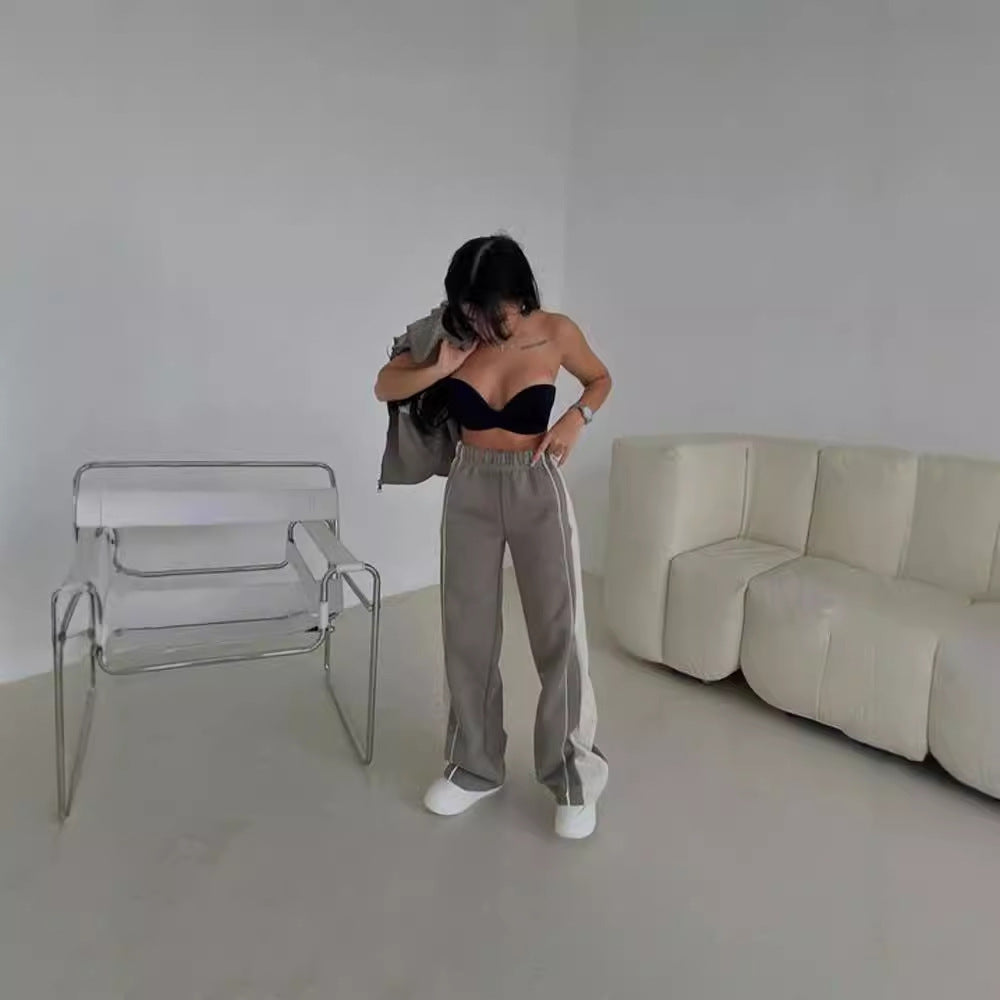 Kvindernes sporty to-delt sæt med lynlåsjakke og komfortable joggers
