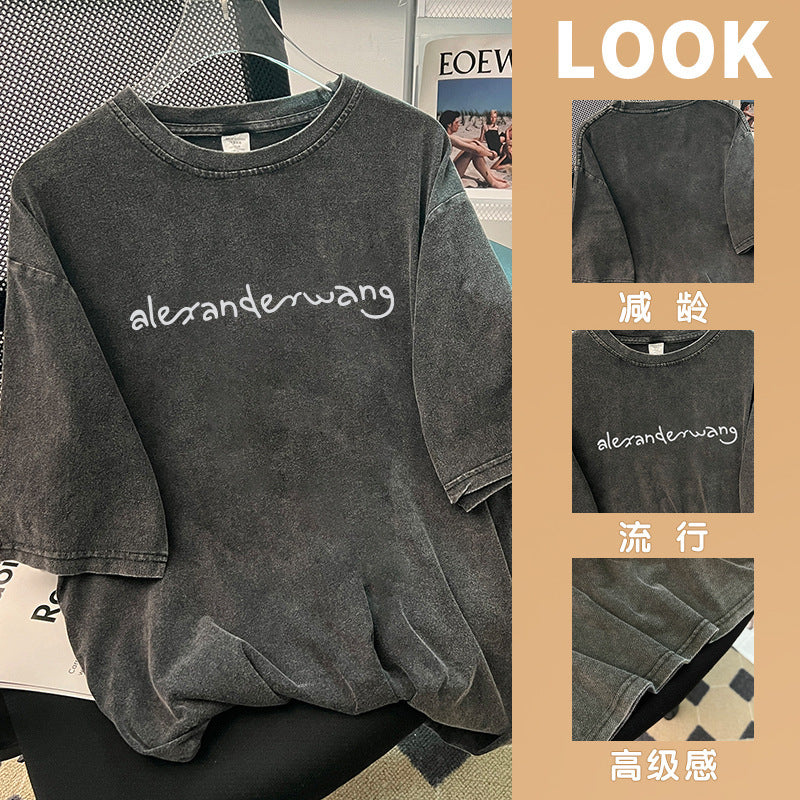 Dame afslappet T-shirt med trendy oversized skæring og iøjnefaldende tekst Stilla