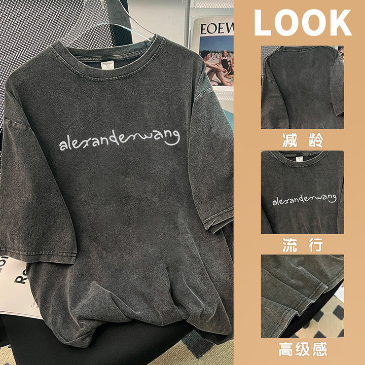 Dame afslappet T-shirt med trendy oversized skæring og iøjnefaldende tekst Stilla