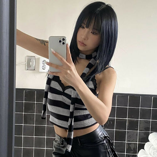 Dame Crop-top med lace accenter og elegante stropper Stilla
