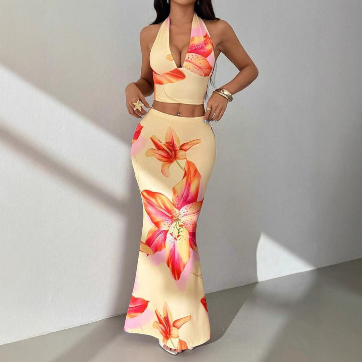 Dame To-delt Sommeroutfit med blomstret design og elegant V-hals Skovae