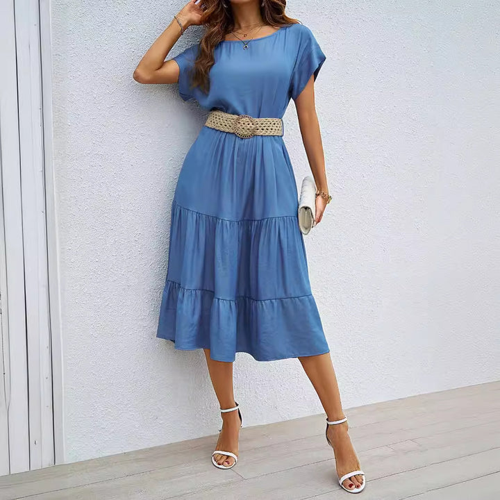 Dame midikjole med voluminøs skirt og elegante flæsedetaljer Stilla