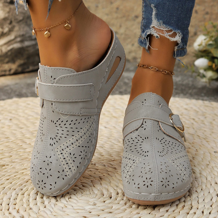 Dame Clogs med perforeret design og justerbar rem Stilla