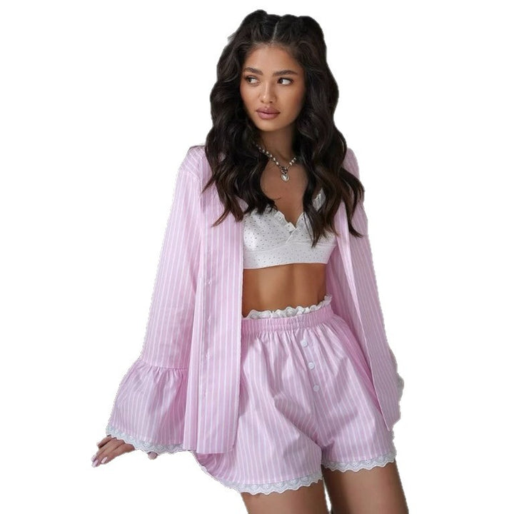 Dame luksuriøst og luftigt pyjamas sæt med brede shorts og elegant bluse Stilla