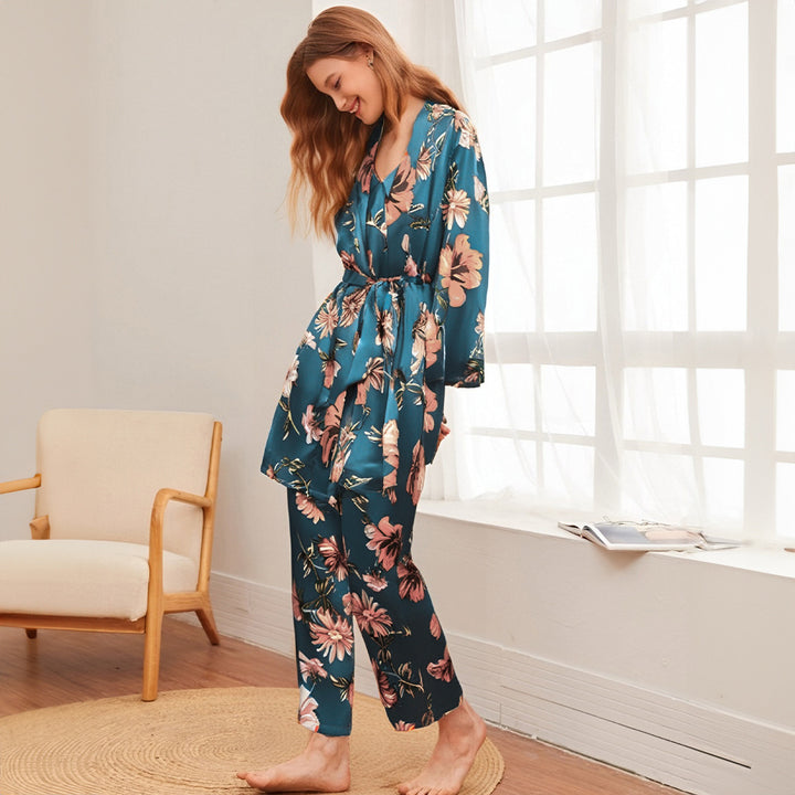 Dame Satin Pyjamasæt med blomsterdesign og farverige detaljer Stilla