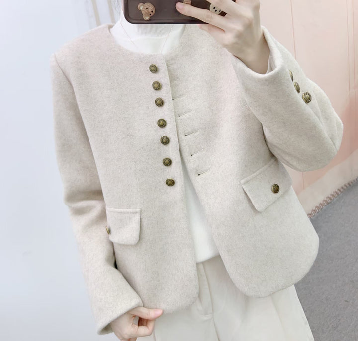 Dame elegant Boucle-jakke med dekorative knapper og praktiske lommer Stilla