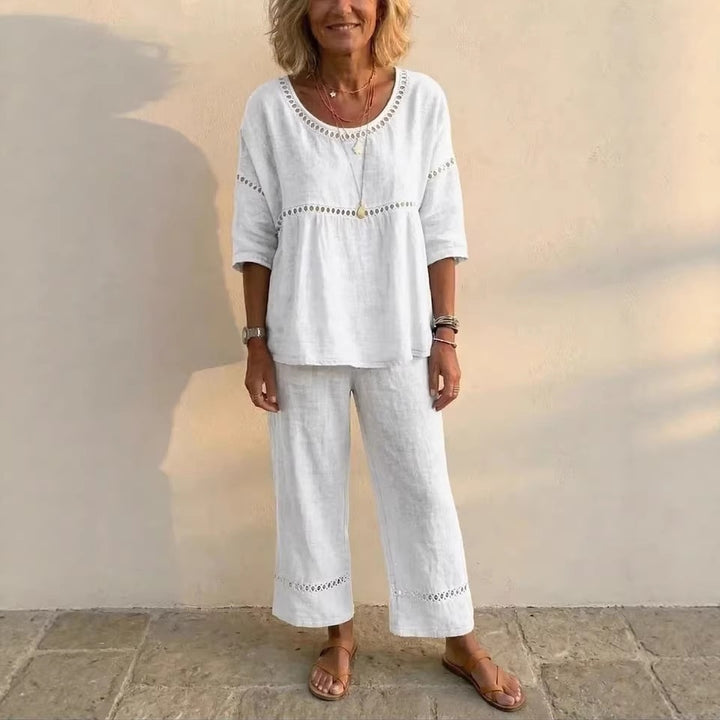 Kvinders komplette loungewear sæt lavet af linned med luftig pasform og blonde detaljer Skovae