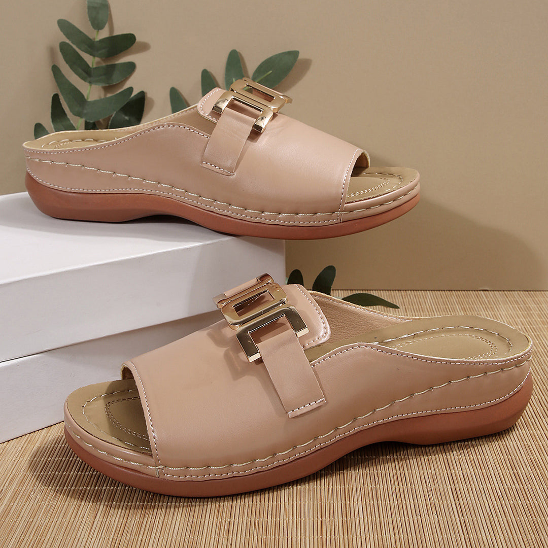 Dame komfortable toe separator sandaler med elegant spænde design Stilla