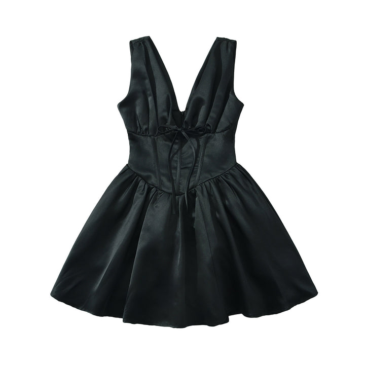Femme Deep V-udskæring Flared Satin Kjole Stilla
