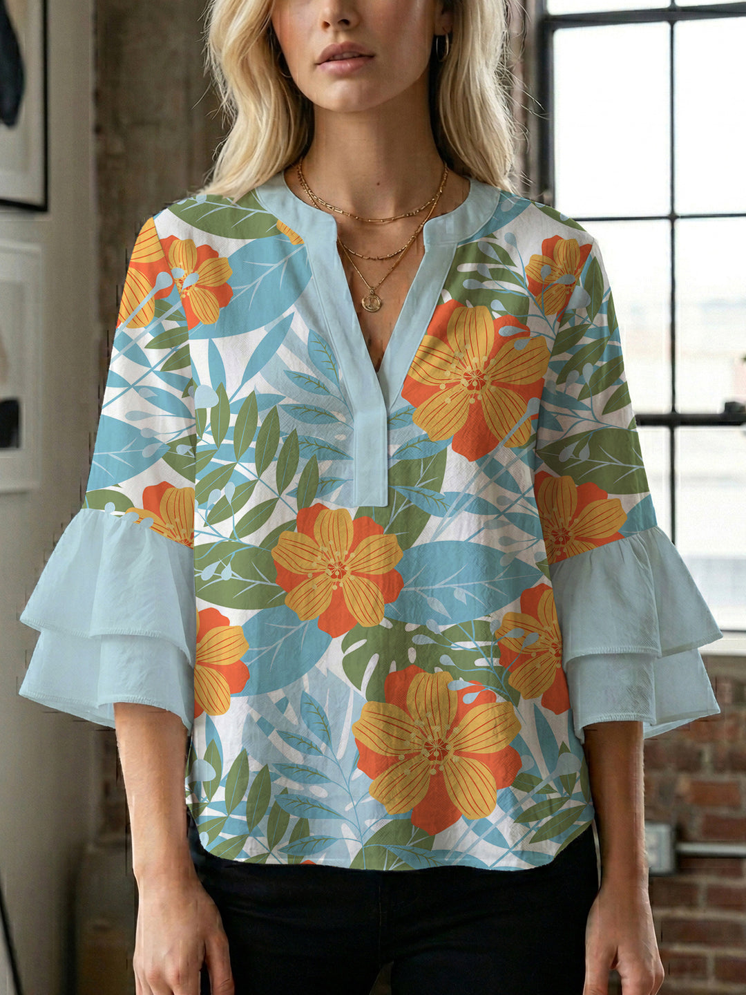 Dame elegant bluser med voluminøse rucheærmer og grafisk blomsterdesign Skovae