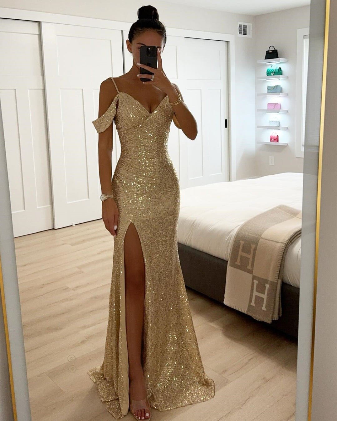 Dame Glamourøst Aftenkjole med glitrende Pailletdetaljer og elegant Slids Stiila