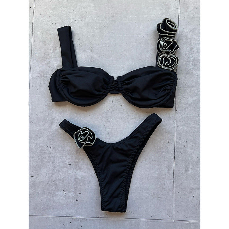 Dame Bikini-sæt med dekorative blomsterdetaljer og elegant snit Stilla