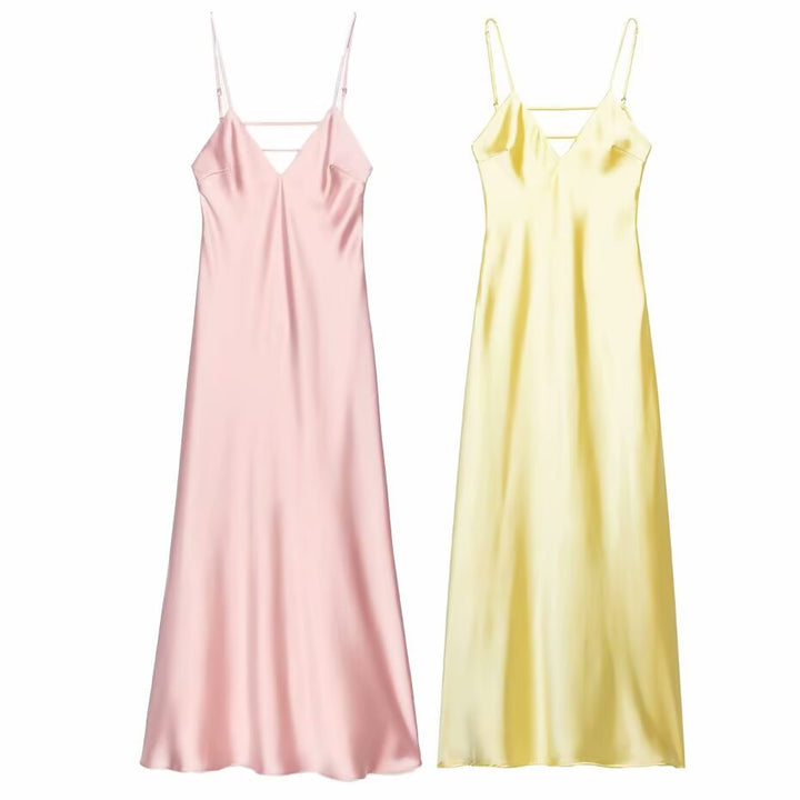 Femme Satin Slip Maxi Kjole med justerbare stropper Stilla