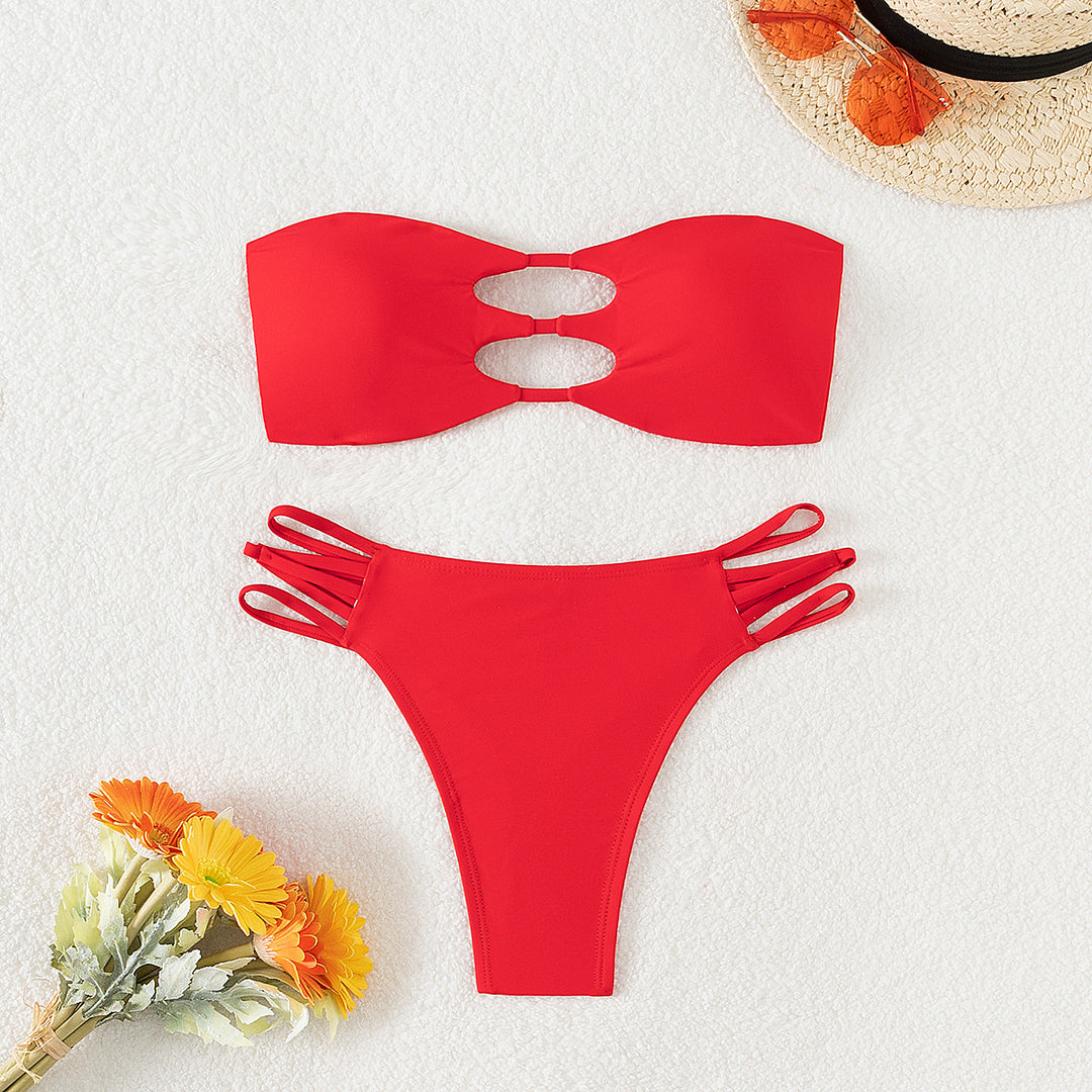 Dame Bandeau-Bikini med innovativt cut-out-design og sidelægninger Stilla
