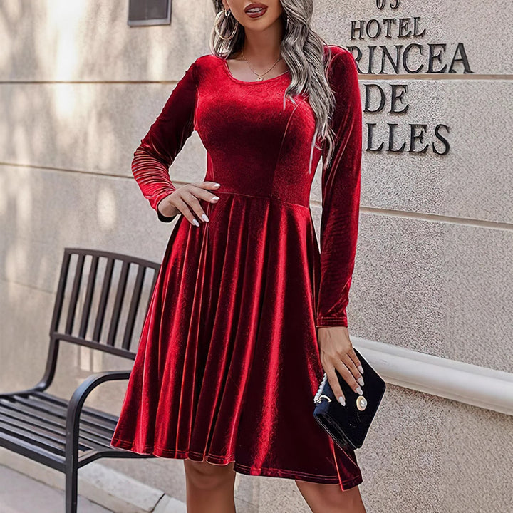 Dame elegant aftenkjole i fløjlsstof med lange ærmer Stilla