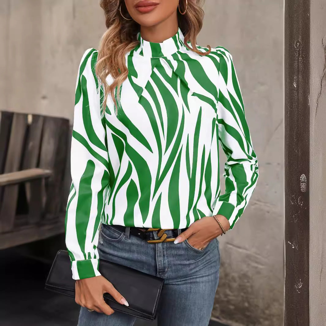 Damebluse med elegant zebramønster-optik og ståkrave Stilla