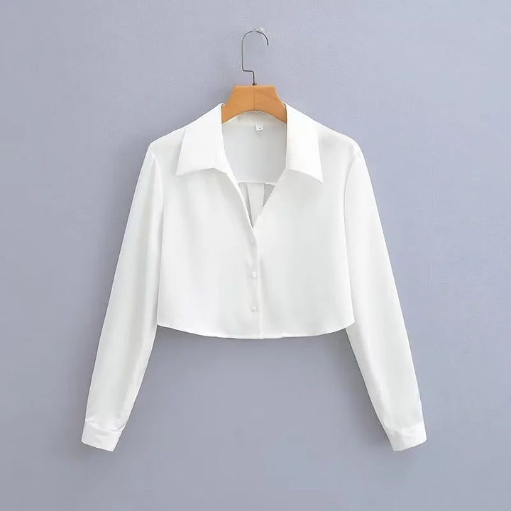 Dame cropped bluse med elegant krave og knapdetaljer Stilla