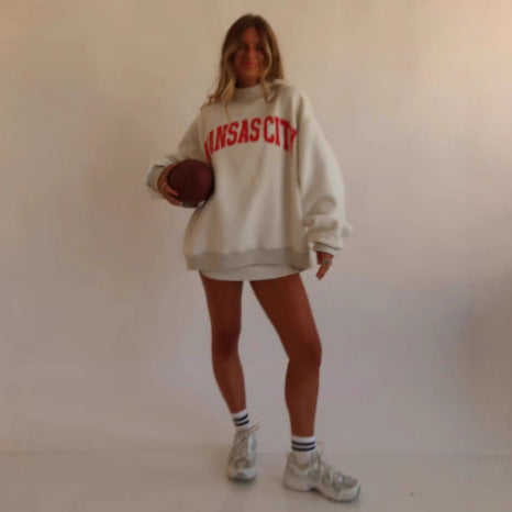Damers oversized sweatshirt med et sødt bjørnemotiv Stilla