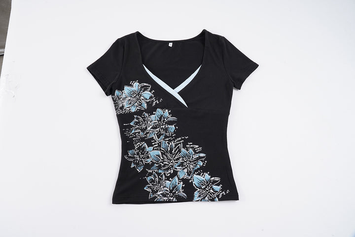 Dame figursyet T-shirt med blomstertryk og V-hals Skovae
