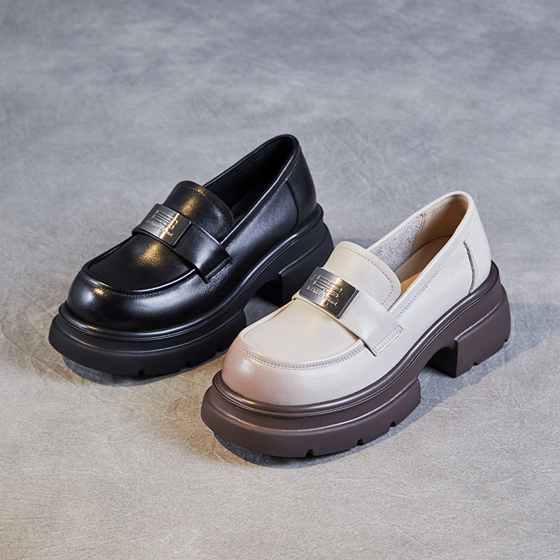 Femme Chunky Platform Støvle med dekorativ metallakcent Stilla
