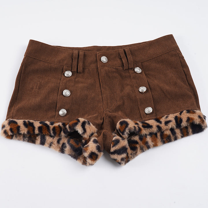Dame shorts med elegante knapdetaljer og trendy leopardbesætning Skovae