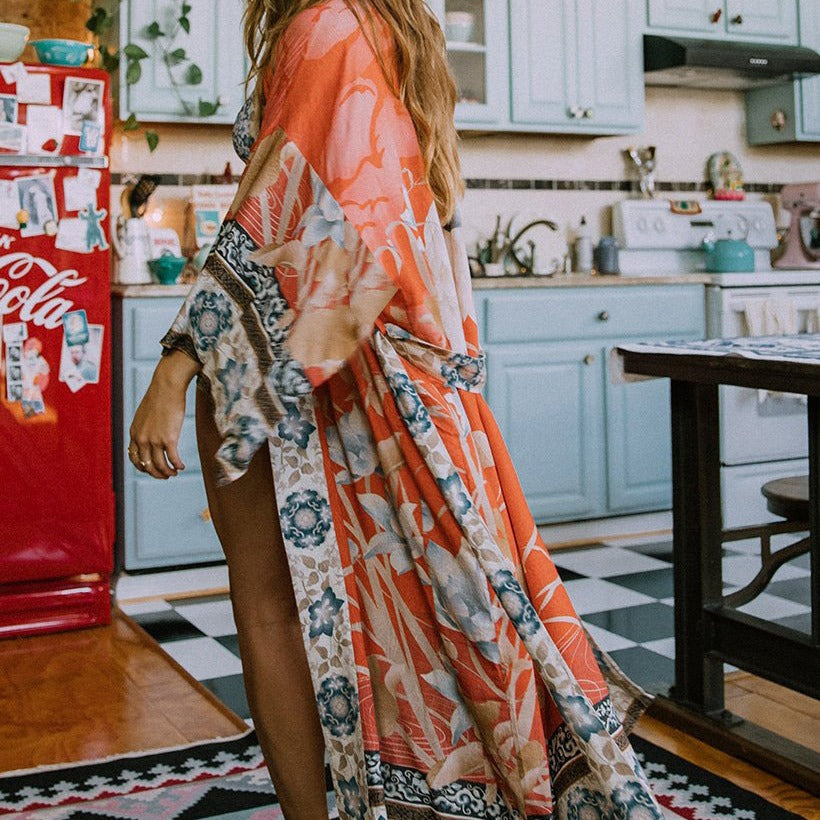 Dame Strandkaftan med kunstnerisk blomsterdesign og elegant V-hals Stilla