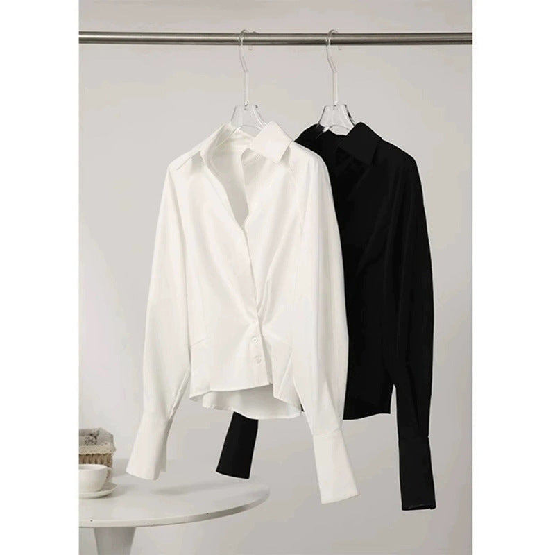 Dame elegant bluse med moderne flæseærmer og asymmetrisk snit Stilla