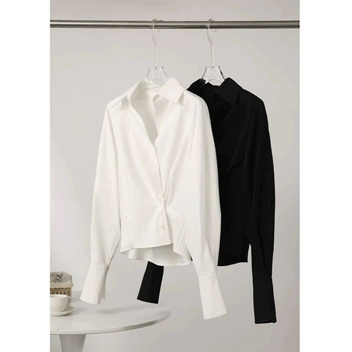 Dame elegant bluse med moderne flæseærmer og asymmetrisk snit Stilla