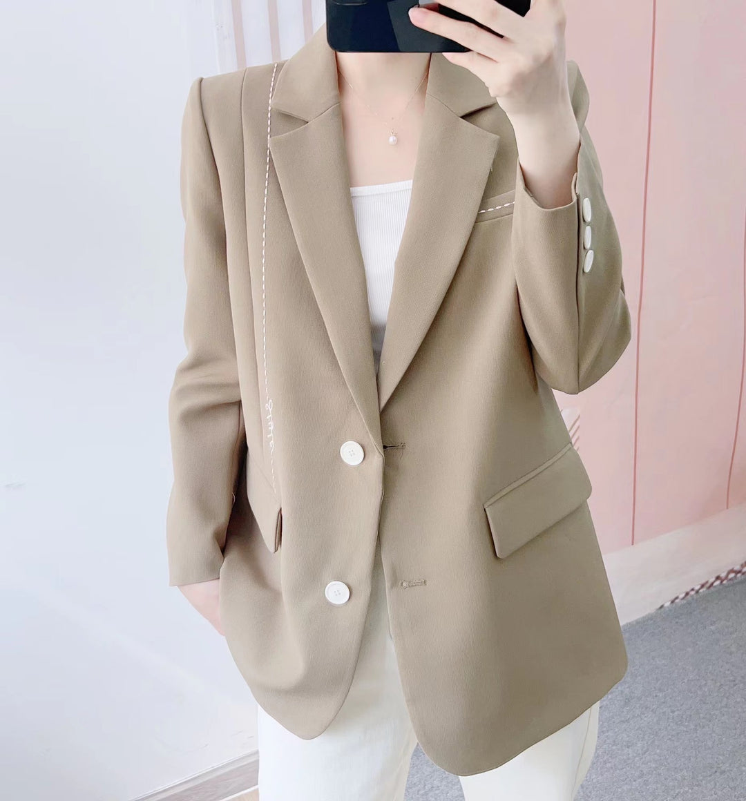 Dame Elegant Blazer med dekorative knapdetaljer og raffinerede accenter Stilla