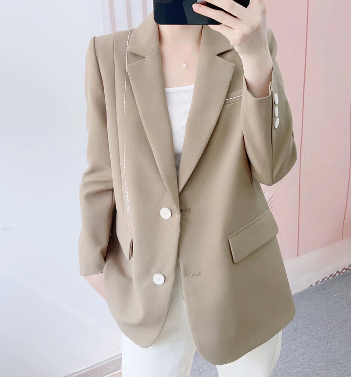 Dame Elegant Blazer med dekorative knapdetaljer og raffinerede accenter Stilla