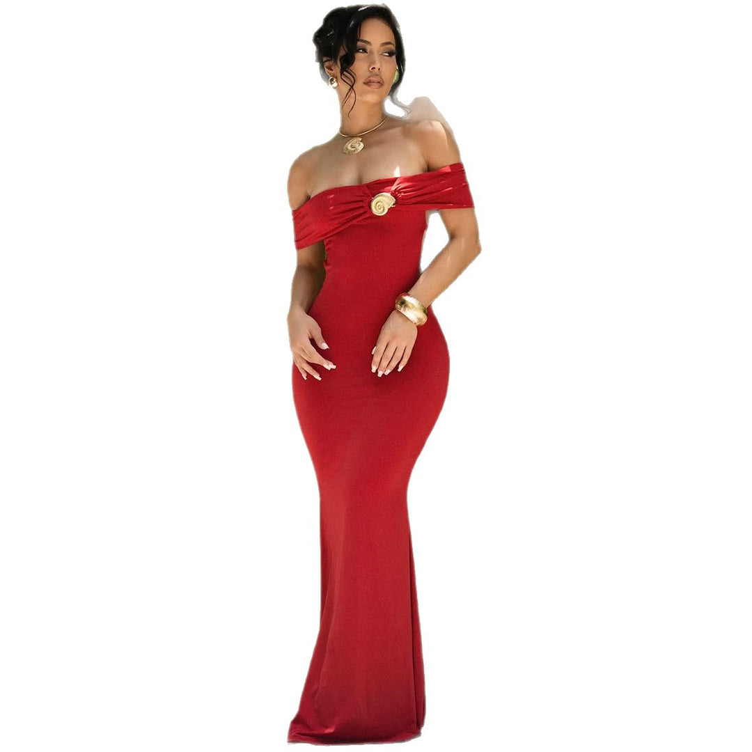 Dame Elegant Offshoulder Maxikjole med dekorativt Gulddetalje Skovae