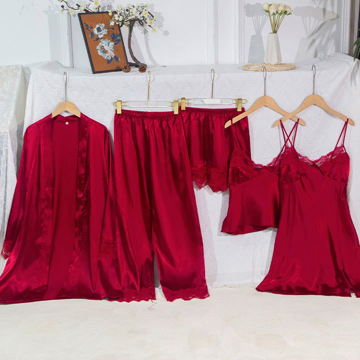 Dame Satin natdragtsæt med elegante spidsedele og løs pasform Stilla