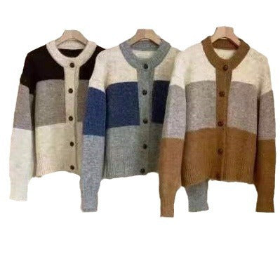 Dame chunky strik cardigan med knaplukning og trendy farveblok design Stilla