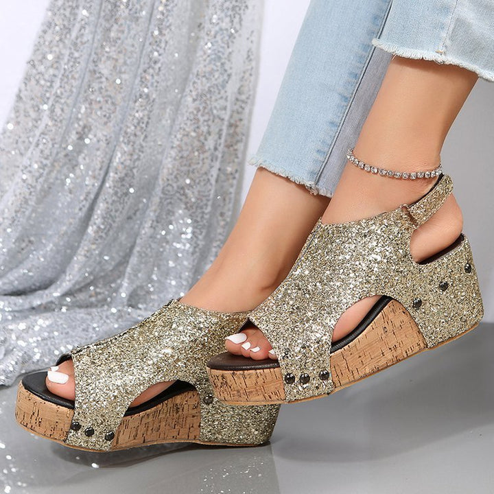 Dame wedge-sandaletter med glitrende overmateriale og moderne kork-detalje Stilla