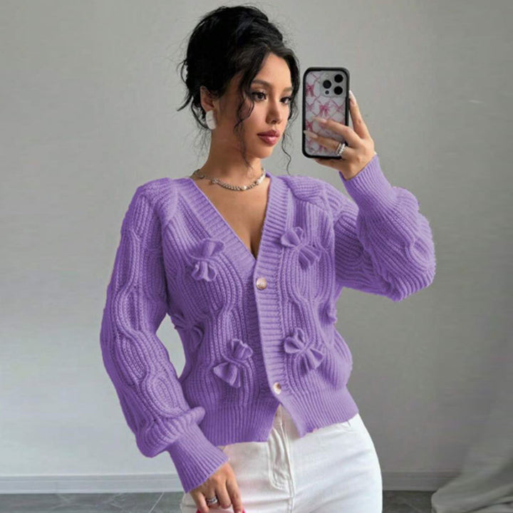 Kvinders cardigan med blomster-reliefdesign og knapbare detaljer Stilla
