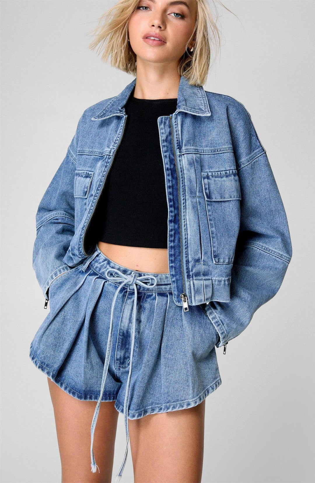 Dame Denim Shorts med komfortabelt gummibånd og moderigtige folder Stilla