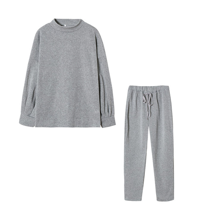 Kvindernes tracksuit i en moderne pasform med en højhalset top og elastiske bukser Stilla