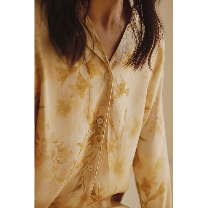 Dame Pyjamakombination med blomsterdesign og bløde materialer Stilla
